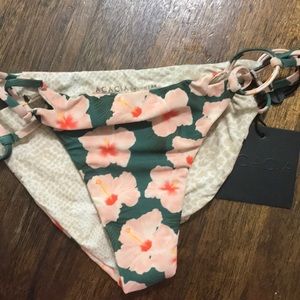 Acacia Nusa Mahalo Bottoms size medium